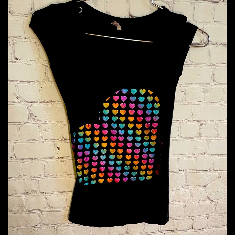 Reflective holographic heart v neck black T-shirt
